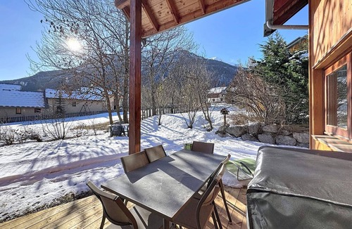Monetier-les-Bains Ski Chalet | Spacious luxury chalet near slopes, beds made, cleaning included
