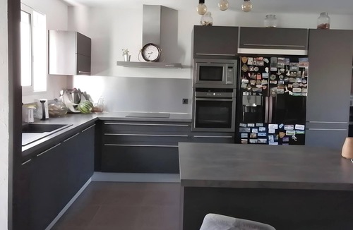 Saint-Bonnet-de-Mure House | Spacious Villa Zena for 11 Guests Near Airport and Eurexpo