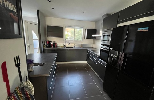 Saint-Bonnet-de-Mure House | Spacious Villa Zena for 11 Guests Near Airport and Eurexpo