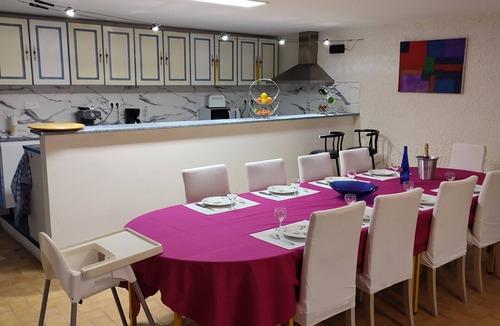 Entrecasteaux Villa | Spacious garden level in a quiet area close to tourist activities