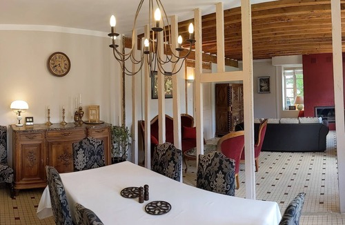 Montaillou Bed & Breakfast | Spacious guest room with mountain views