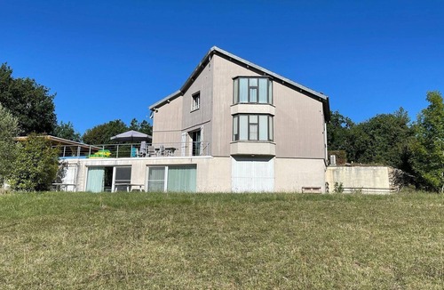 Caniac-du-Causse House | Spacious holiday home in Caniac-du-Causse with bubble bath