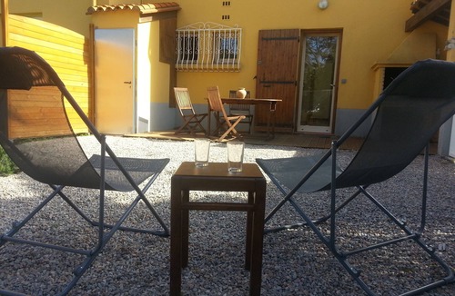 Thuir Apartment | Spacious holiday cottage and garden in the country
