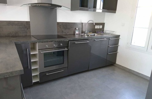 Port District House | Spacious house with swimming pool 300 m from the beach