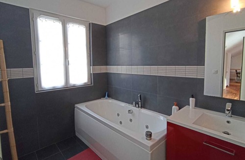 Port District House | Spacious house with swimming pool 300 m from the beach