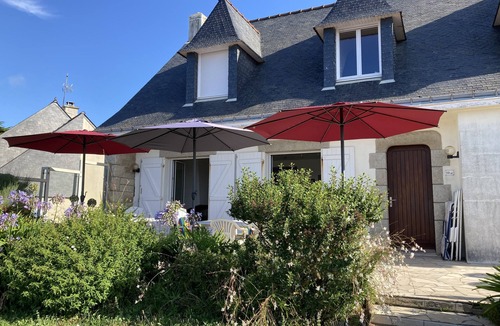 Saint-Jacques House | Spacious house facing the sea