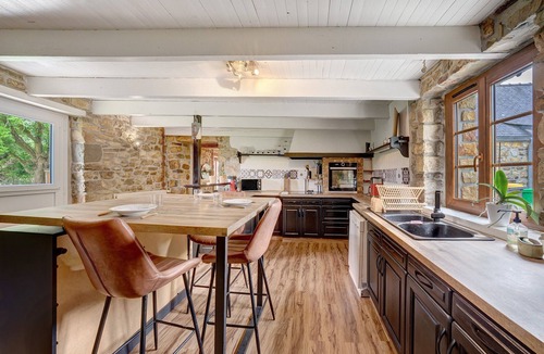 Crozon House | Spacious House with Gardens, Near GR34, Crozon