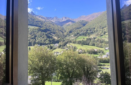 Cauterets House | Spacious house with parking and balcony in Cauterets