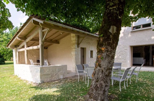 Agonac Cottage | Spacious house with pool and private pond, near Brantôme