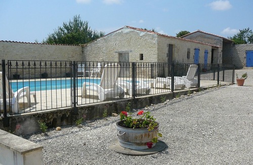 Antezant-la-Chapelle House | Spacious lovingly restored farmers cottage with pool, convenient location