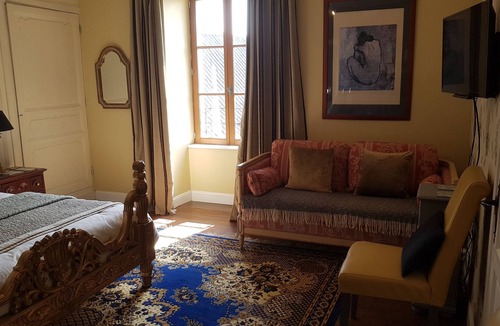 Cast Apartment | Spacious luxury Studio Room with king-size bed, and freestanding bath
