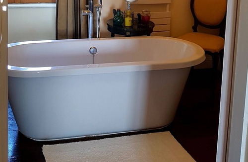 Cast Apartment | Spacious luxury Studio Room with king-size bed, and freestanding bath