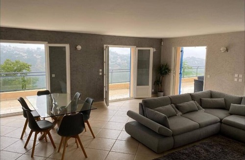 Saint Antoine House | Spacious, quiet Villa Niçoise with swimming pool