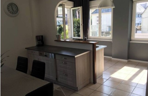 Quimperle House | Spacious townhouse - 2 self-contained apartments for flexible living