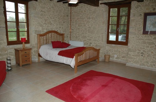 Aignan House | Spacious, tranquil Gascon farmhouse in Gers with pool/WiFi, sleeps 8