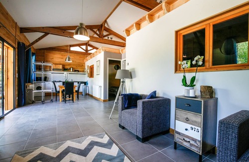 Aubeterre-sur-Dronne Villa | Spacious villa with private garden