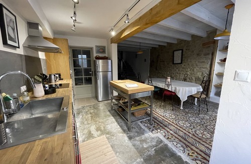Taurize Cottage | spacious village house with terrace & pool
