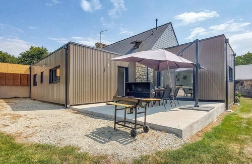 Rohan House | Spend a peaceful holiday in this stylishly renovated holiday home.
