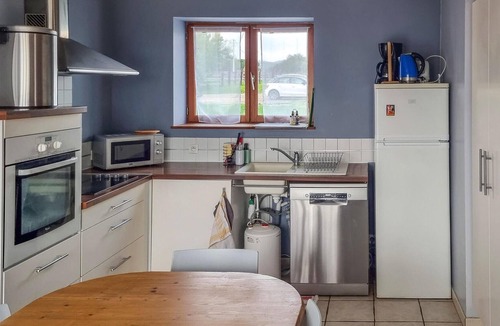 Chaponost House | Spend a relaxing vacation in this practical cottage in a quiet countryside.
