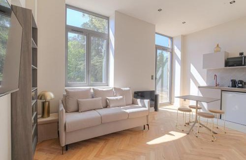 Ecully Apartment | Splendide studio, terrasse ensoleillée, Ecully