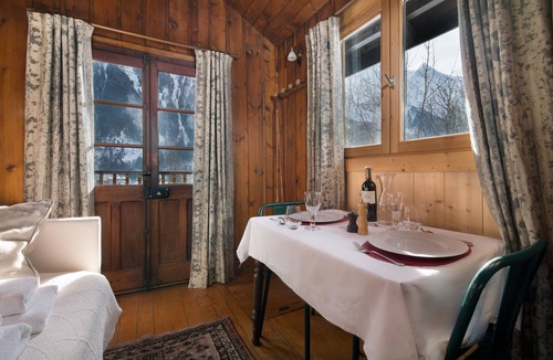 Chamonix City Centre Cabin | Stephen's Mazot, central Chamonix