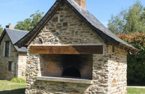 Aix House | Stone Cottage near small busy town.