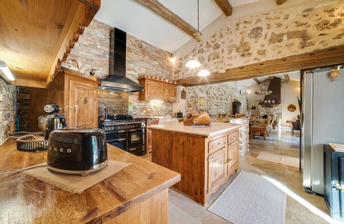 Les Arcs-sur-Argens House | Stone holiday home with private pool
