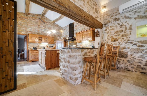 Les Arcs-sur-Argens House | Stone holiday home with private pool
