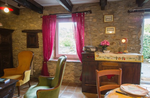 Ploeven House | Stone house, between beach and village, sleeps 4, Wifi, parking