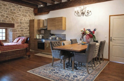 Saint-Estephe Apartment | Stone house with hammam in Saint-Estèphe