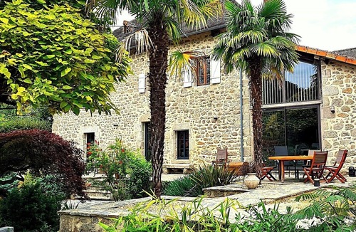 Saint-Estephe Apartment | Stone house with hammam in Saint-Estèphe