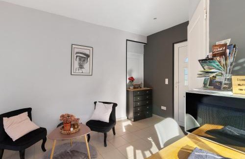 Saint-Julien-de-Lampon Apartment | Studio à la campagne