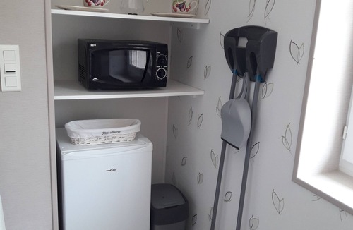 Saint-Hilaire-la-Palud Apartment | Studio 2 P in marshland, ideal for relaxation with swimming pool, rowing boat, bicycles in park.