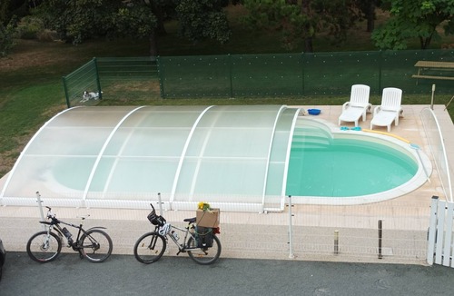 Saint-Hilaire-la-Palud Apartment | Studio 2 P in marshland, ideal for relaxation with swimming pool, rowing boat, bicycles in park.