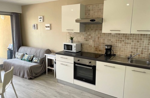 Hyeres Apartment | Studio 2-Studio-Ensuite with Shower-Harbour view