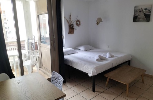 Juan-les-Pins Apartment | Studio 208 bord de mer Résidence Graziella