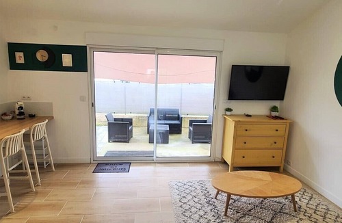 Labastide-Saint-Sernin Apartment | STUDIO 30 M2