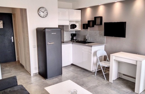 Juan-les-Pins Apartment | Studio 426 Bord de mer Résidence Graziella