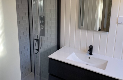 Saint-Hernin Apartment | Studio 42m2 Centre-bourg