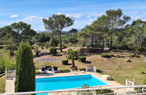 Roquebrune-sur-Argens Apartment | STUDIO Air-conditioned 2P Superb Pool BBQ Private garden in Roquebrune sur Argens