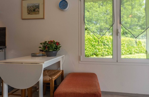 Montoulieu Apartment | Studio Apartment 'Jardin Fleuri - Proche Foix' with Mountain View, Private Terrace and Wi-Fi