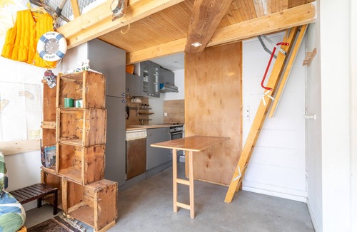 Sainte-Marie-la-Mer Apartment | Studio Apartment 'Repaire Des Pirates Sainte Marie' with Private Terrace, Wi-Fi and Air Conditioning