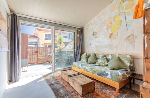 Sainte-Marie-la-Mer Apartment | Studio Apartment 'Repaire Des Pirates Sainte Marie' with Private Terrace, Wi-Fi and Air Conditioning