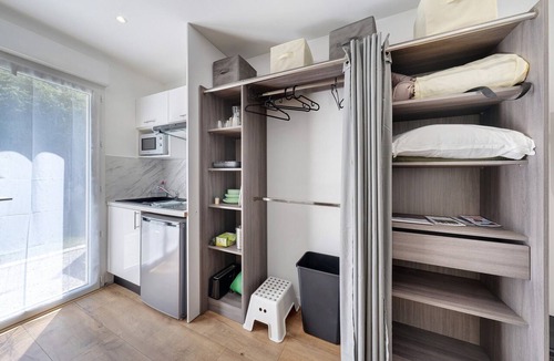 Hanvec Cottage | Studio Apartment '1' with Private Terrace, Shared Garden and Wi-Fi