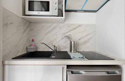 Hanvec Cottage | Studio Apartment '1' with Private Terrace, Shared Garden and Wi-Fi