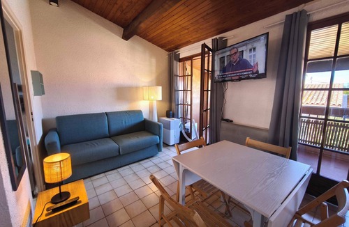 Molini Apartment | Studio apartment a stone's throw from Agosta beach