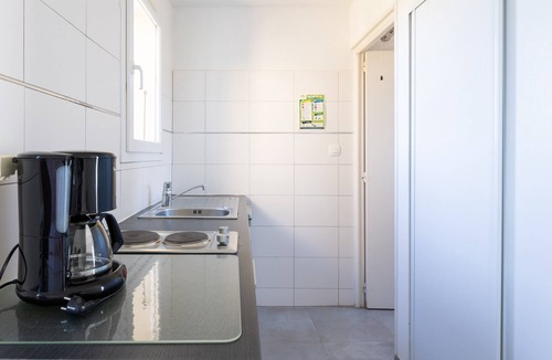 Calvi Apartment | Studio Apartment "Dans Résidence Avec Piscine" with Shared Heated Pool & Wi-Fi