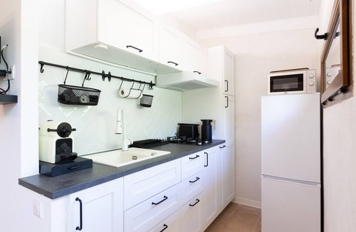Osani Apartment | Studio Apartment 'De Mammo' with Mountain View, Wi-Fi and Air Conditioning