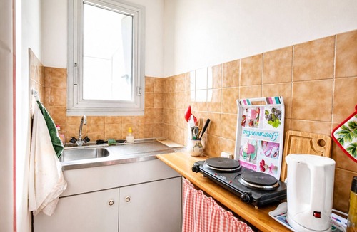 Dinard Apartment | Studio apartment in Dinard, 300 meters from the beach, ocean view, small terrace, private parking!