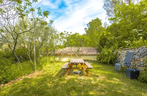 Bras Apartment | Studio Apartment 'Le Clos Madame - Le Jardin' with Shared Pool, Wi-Fi and Air Conditioning